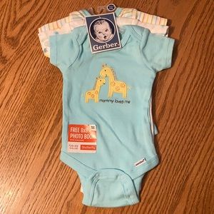 Gerber 3 piece newborn onesie set NWT